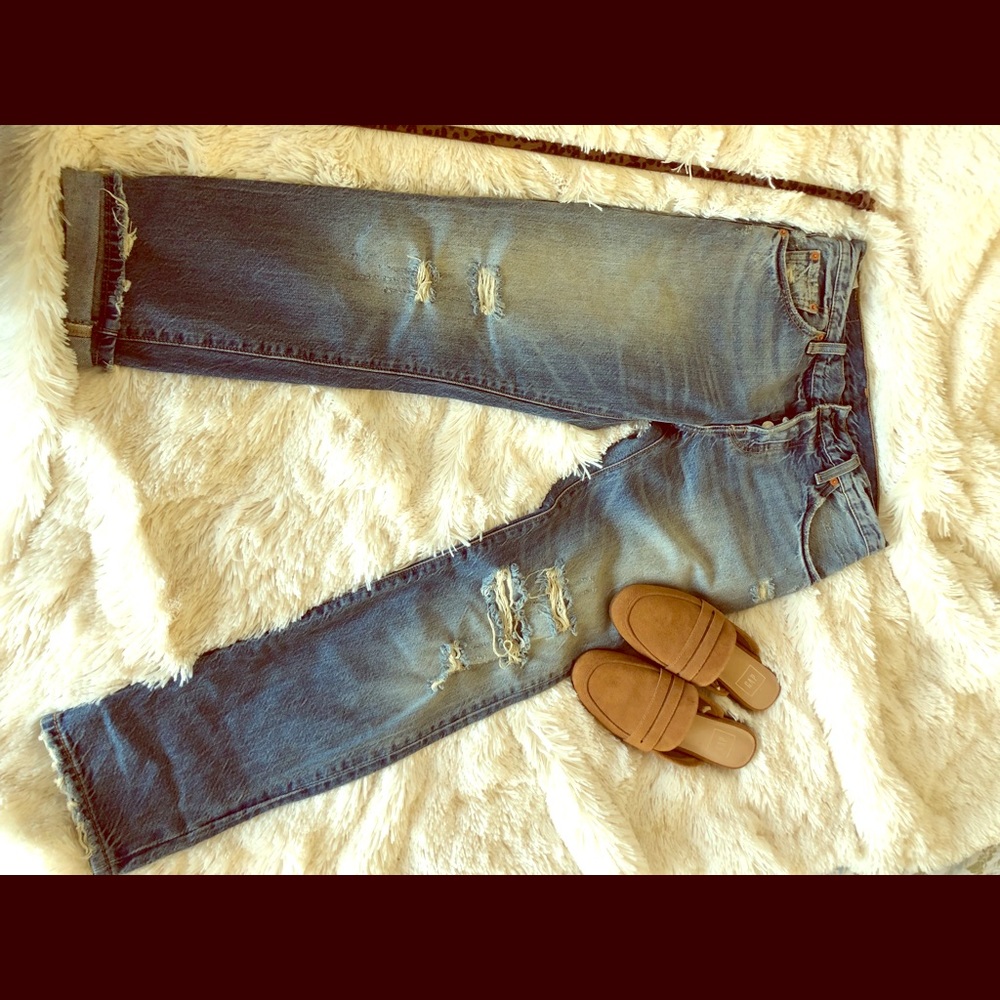 Levi’s 501 perfectly distressed.  Size 24 32